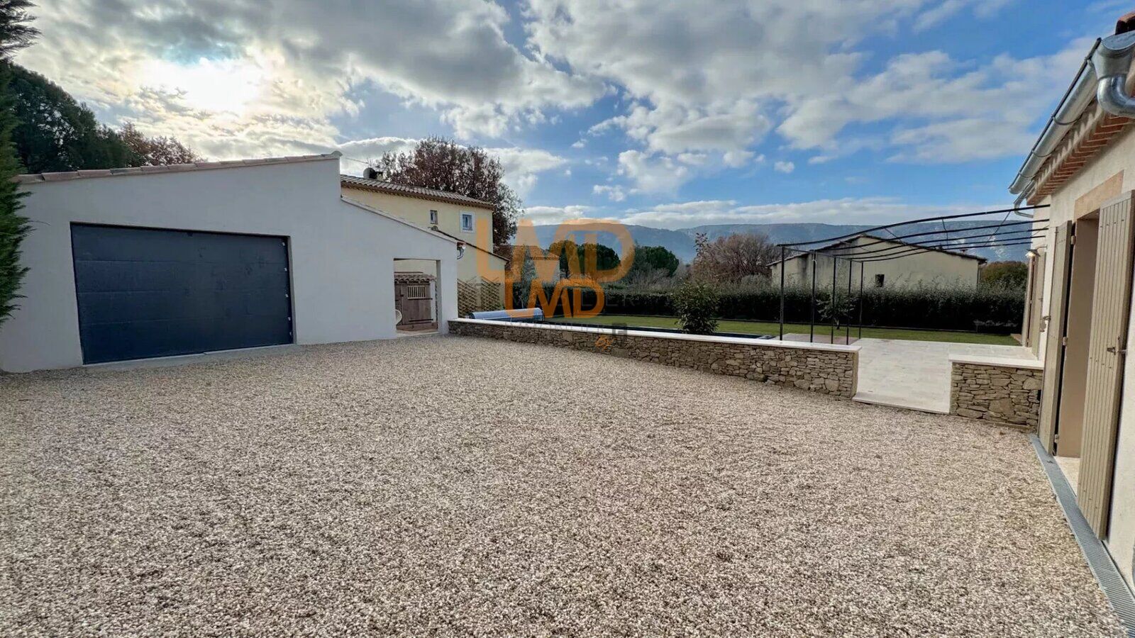 Vue panoramique sur le Luberon - 95beddf2-2543-48a8-92df-94a44b8d8abf