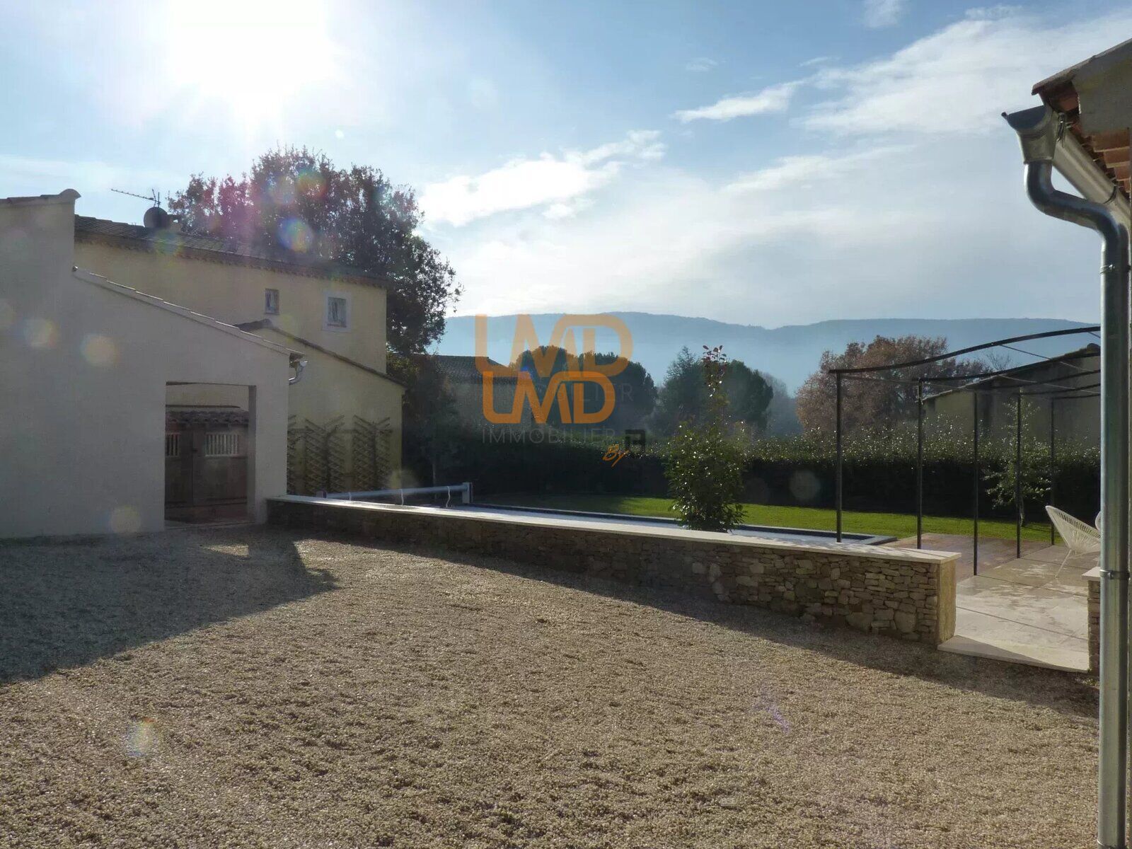 Vue panoramique sur le Luberon - 06e5bb00-f44e-4573-8c4d-c46fda133a2a