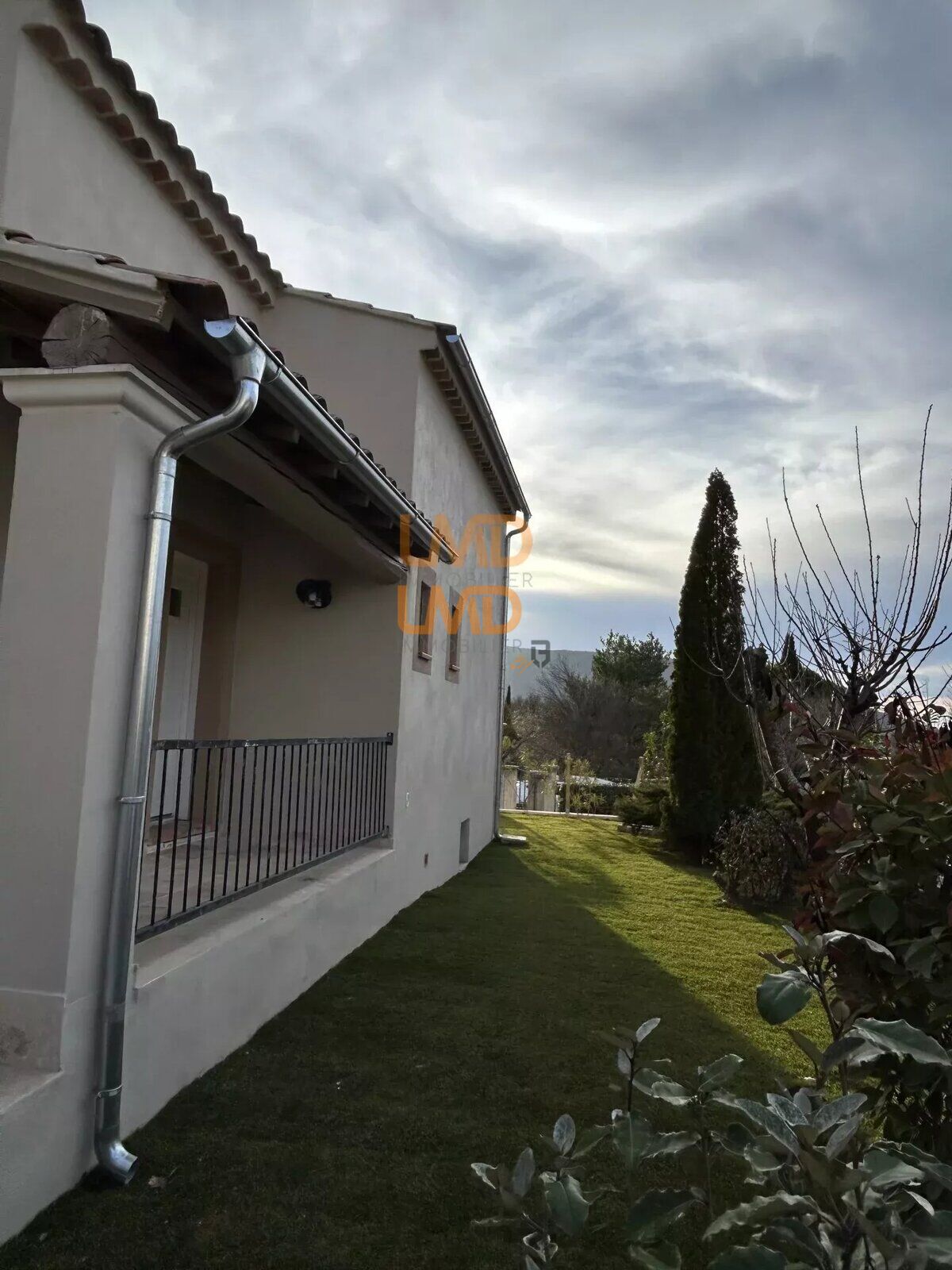 Vue panoramique sur le Luberon - ac0d72d2-0c64-4e85-b682-1cebb9306855