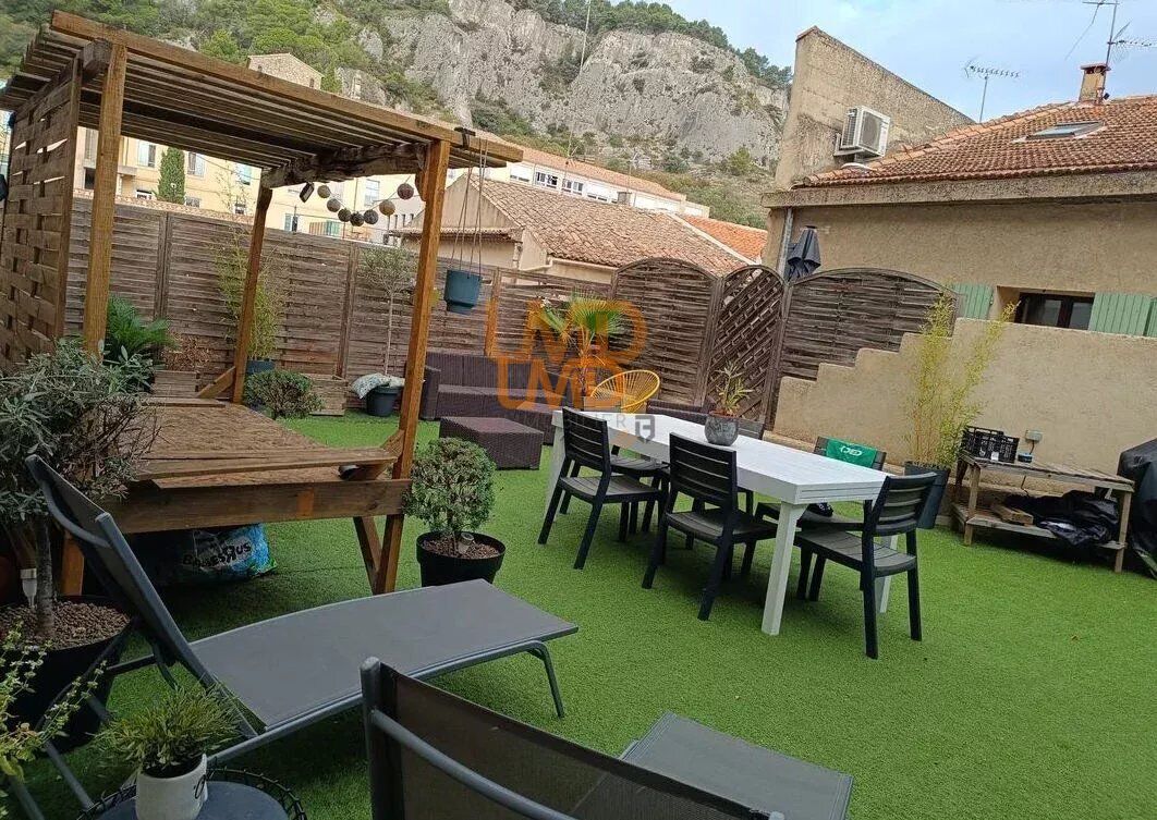 Appartement de standing vue colline St Jacques - 68fa3164-ea3e-4e88-956c-9940cd80b3d4