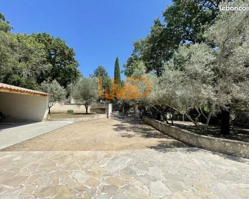 Villa avec gîte  sur 5000 m2 de terrain, Piscine. Garage - 8cc00d4f-c93f-4018-8fd7-7d48b31eb719