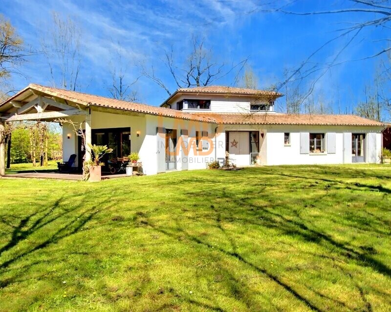 🏡 À vendre : Superbe maison familiale à Aumagne - 5f364484-0b94-4fbf-bae8-2468d2a492f9