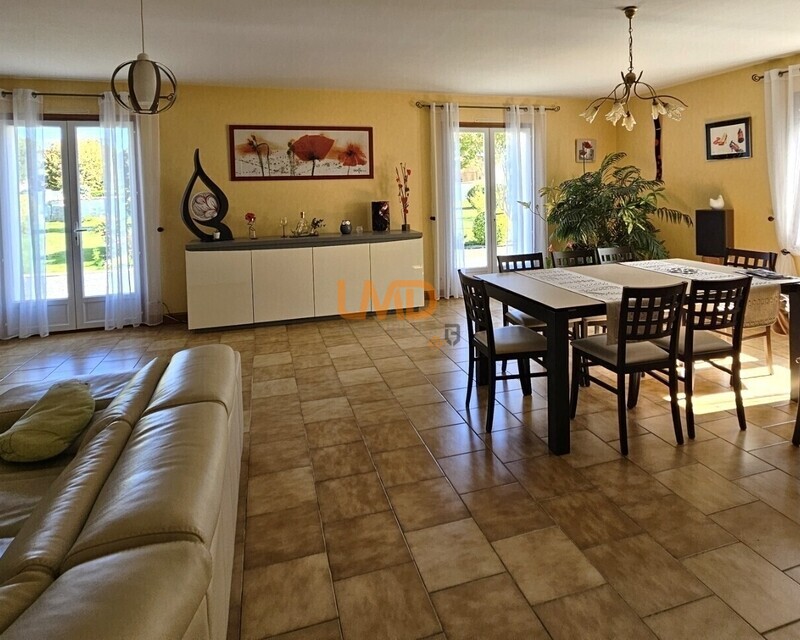 Plain-pied 5800m² terrain constructible - Salle à manger 2