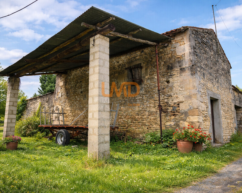 Terrain avec grange - 345cdd6b-7e7a-48a1-8617-a7808a5c0765