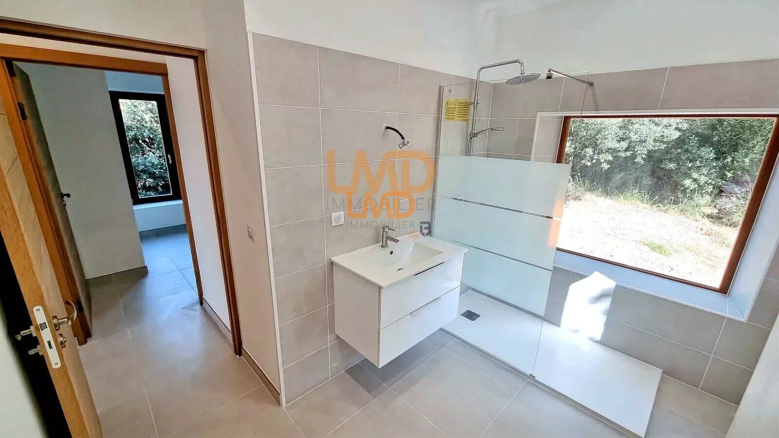 vue dégagée - exposition sud - proche des commodités - climatisation - b3d7b8c0-cec8-410d-b2ae-e0cd95aabc48