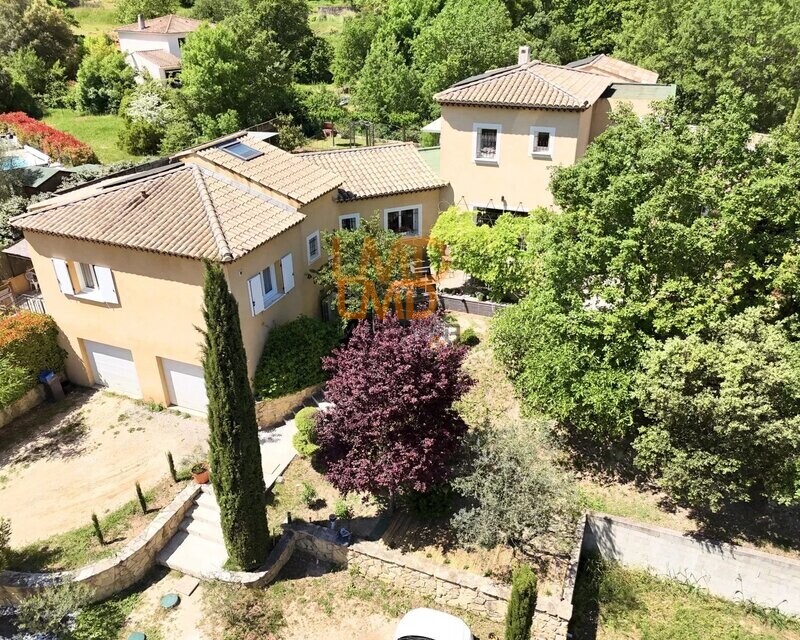 Bras: Propriété 350m2 sur 5000M2 de terrain - T12 340m2 Bras piscine