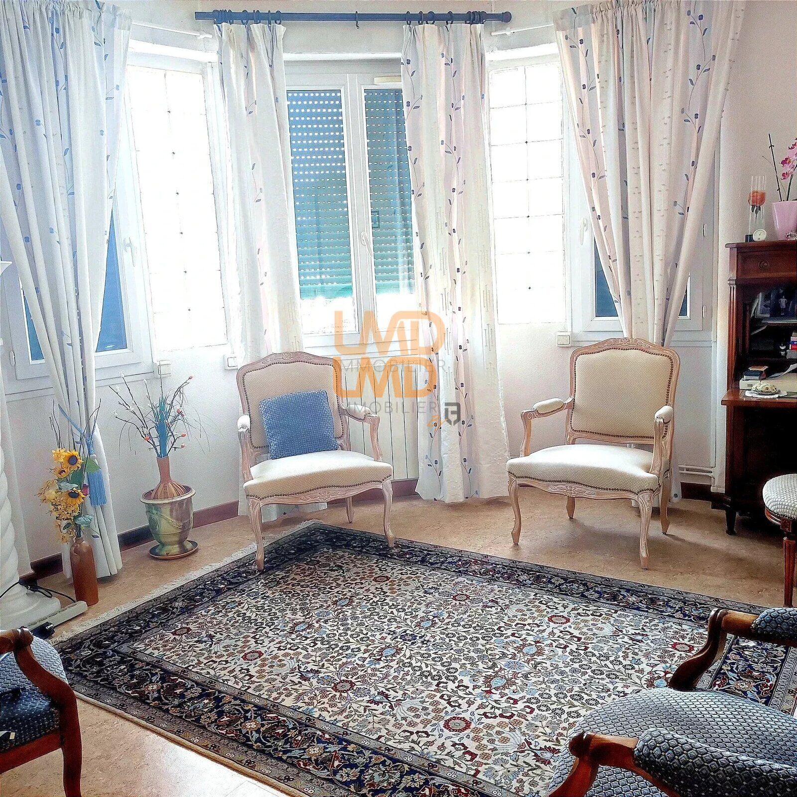 Centre ville spacieux et beau potentiel - 000c5108-c37c-489a-9907-c19a0b8e6fd9