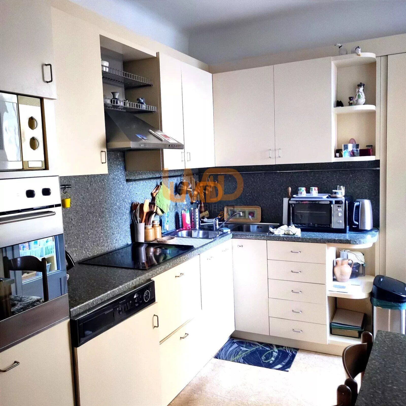 Centre ville spacieux et beau potentiel - ca3ccd5f-8aa4-4156-9ee9-c93a8717fece