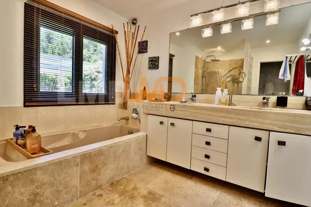 Maison d'architecte de 280m2 secteur résidentiel - 97cd5526-8901-4115-8edc-d57fefe4c0f3