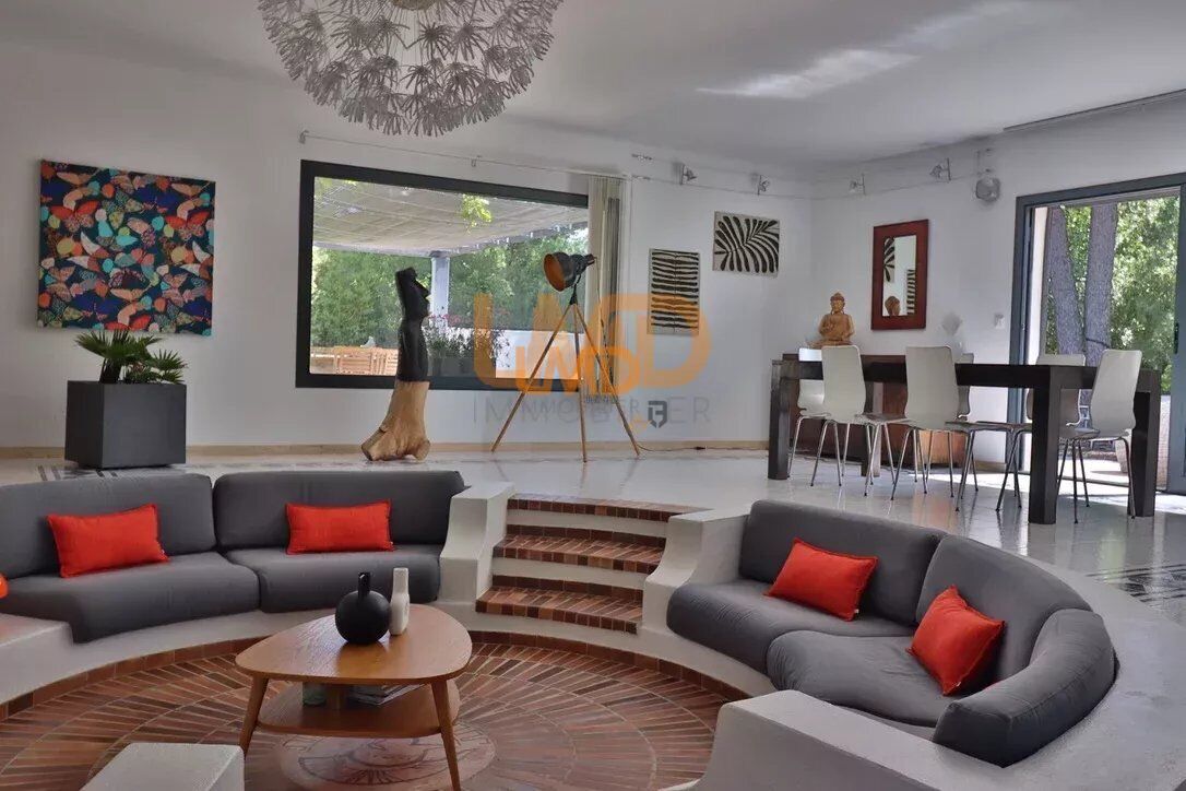 Maison d'architecte de 280m2 secteur résidentiel - d35a102f-5e02-439a-9f84-4a487be61701