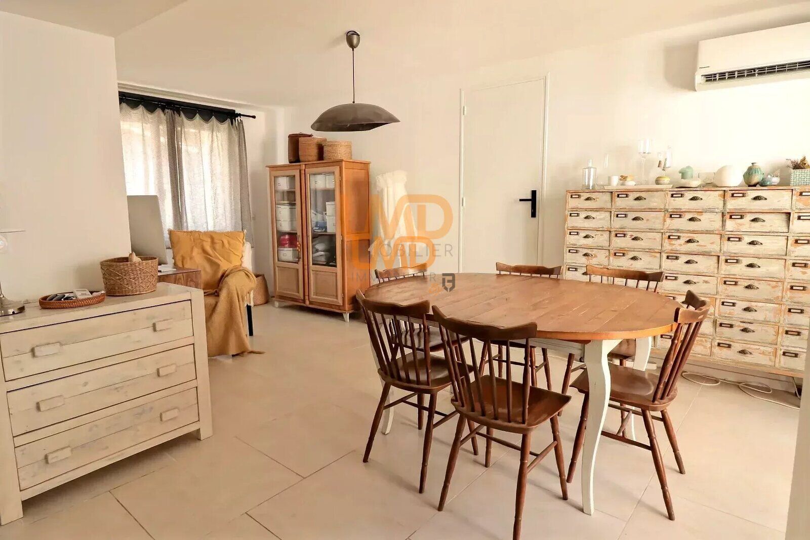 Exclusivité – Une maison de ville au cœur du quartier Croix-de-Fer - db2c199a-85a5-44fc-b0f9-4f531bf1e6c1