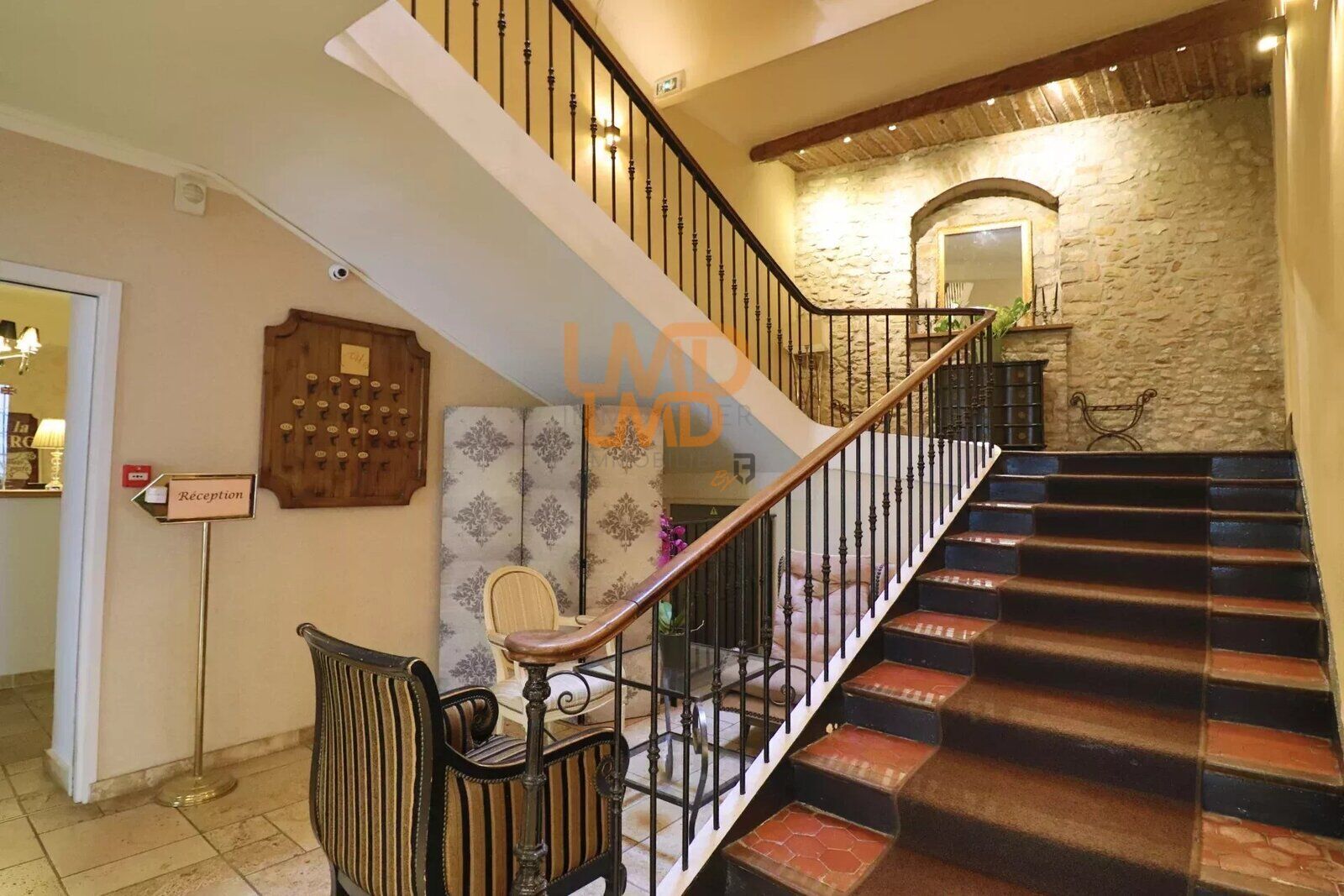 Proche Aix en Provence - Fonds de commerce Hotellerie  - Trets: fonds de commerce hotel 20 chambres