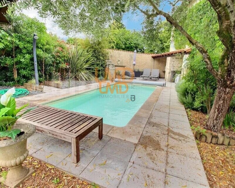 Maison de charme avec piscine et dépendances – 218 m² – (17400) - 003ea778-64a4-45df-a97d-a4305e50075a