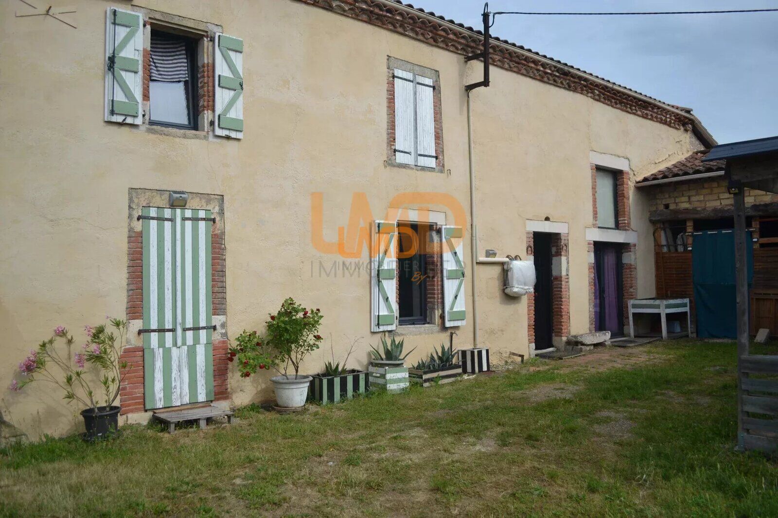 Corp DE Ferme Avec Terrain - 55307aae-6494-4a55-958e-56546da6e75a