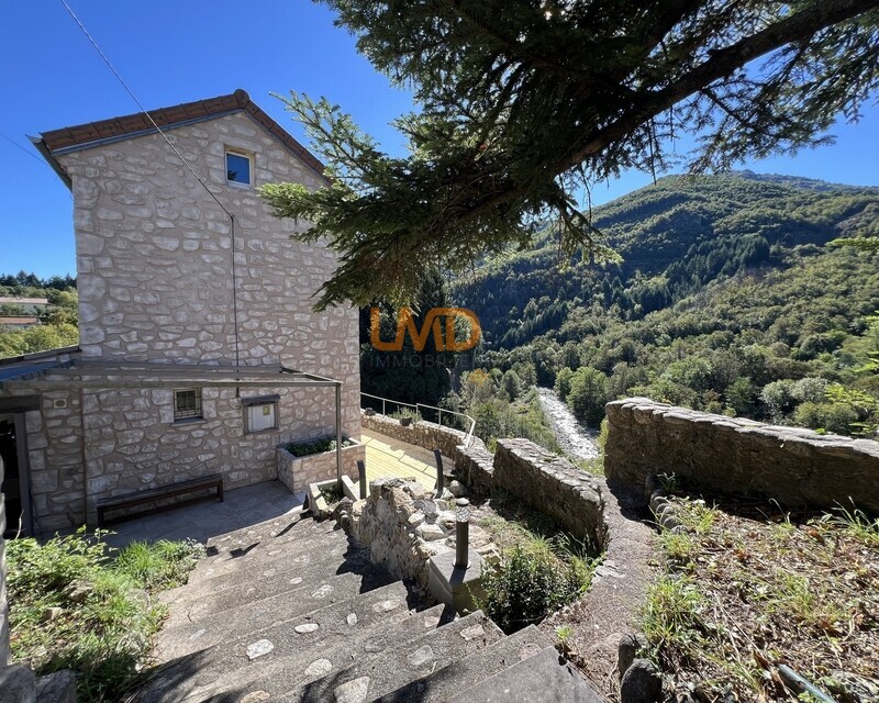 Thueyts : Authentique maison en pierre au coeur de 9000m2 terrain. - Maison pierre thueyts