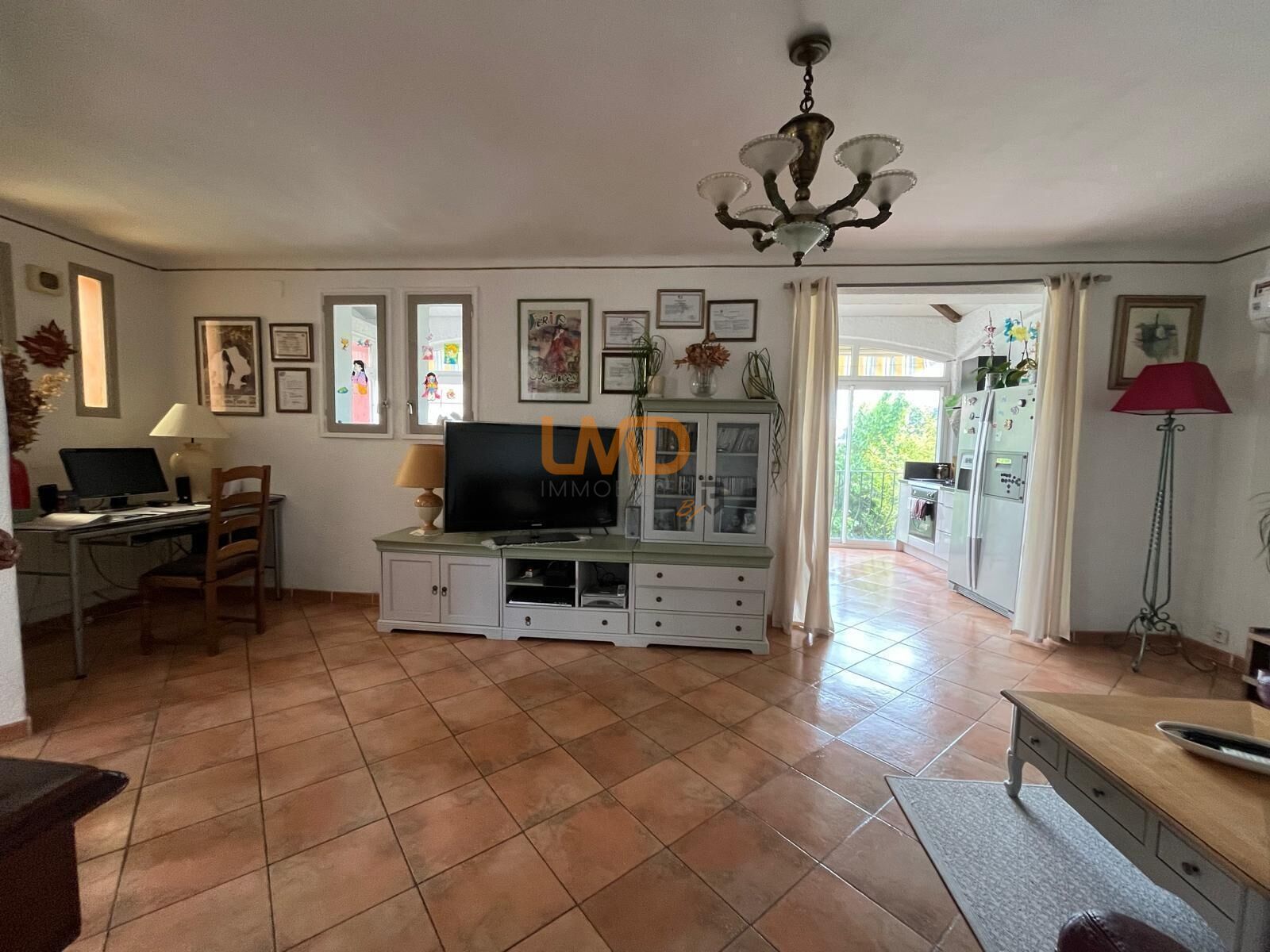 Maison d'exception - Salon vers cuisine