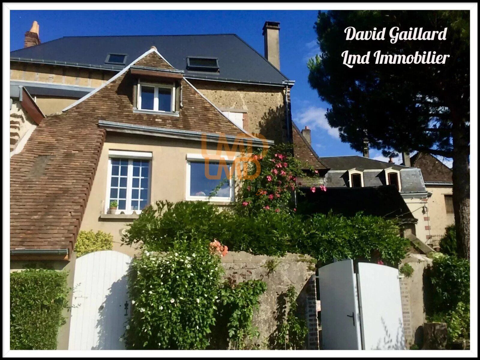 Maison de bourg - T5 - Cour- Proche Commodités - - d0880829-5232-4307-b31a-4752862524cb