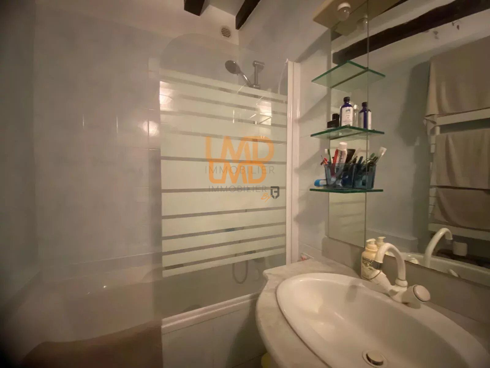 Maison de bourg - T5 - Cour- Proche Commodités - - 805a091a-0c78-43f6-9719-af396b2155b1