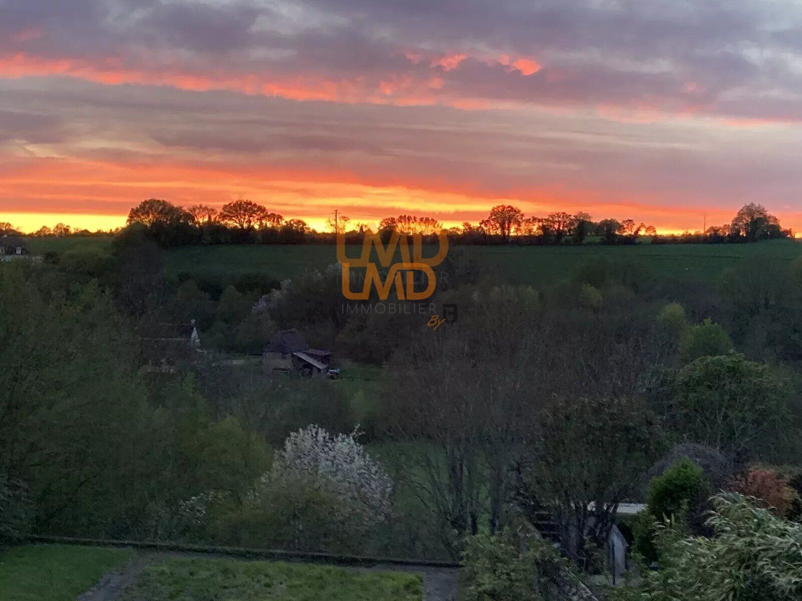 Maison de bourg - T5 - Cour- Proche Commodités - - b60072dc-c73e-4195-a2d5-d605359b6fed