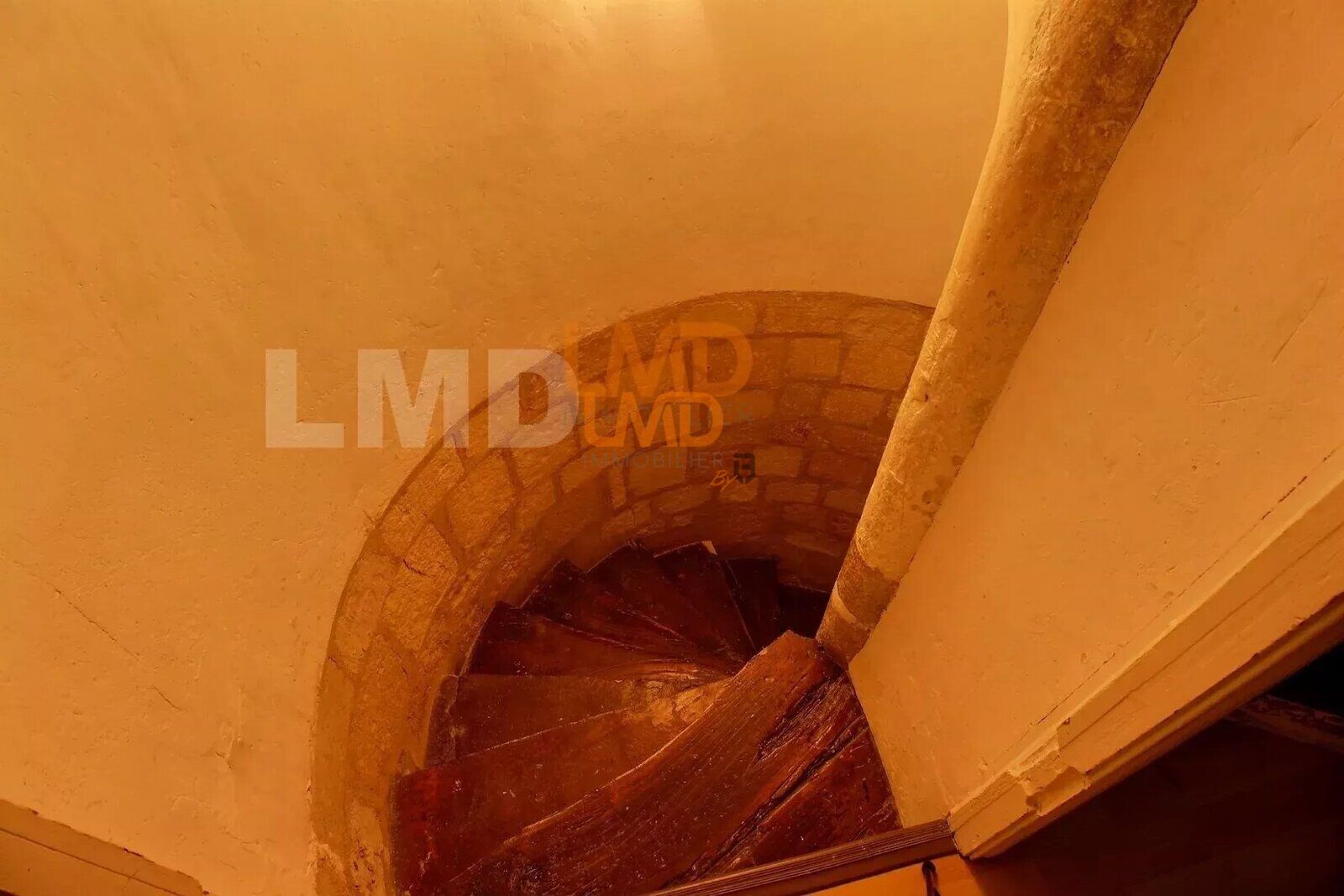 Immeuble avec 5 appartements - 05b3c9f8-0ab3-469a-93bb-9b5a080ceba7