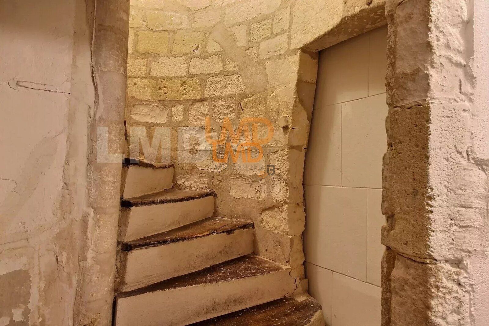 Immeuble avec 5 appartements - 0c024174-70d8-4c71-960c-45d19a8683c6