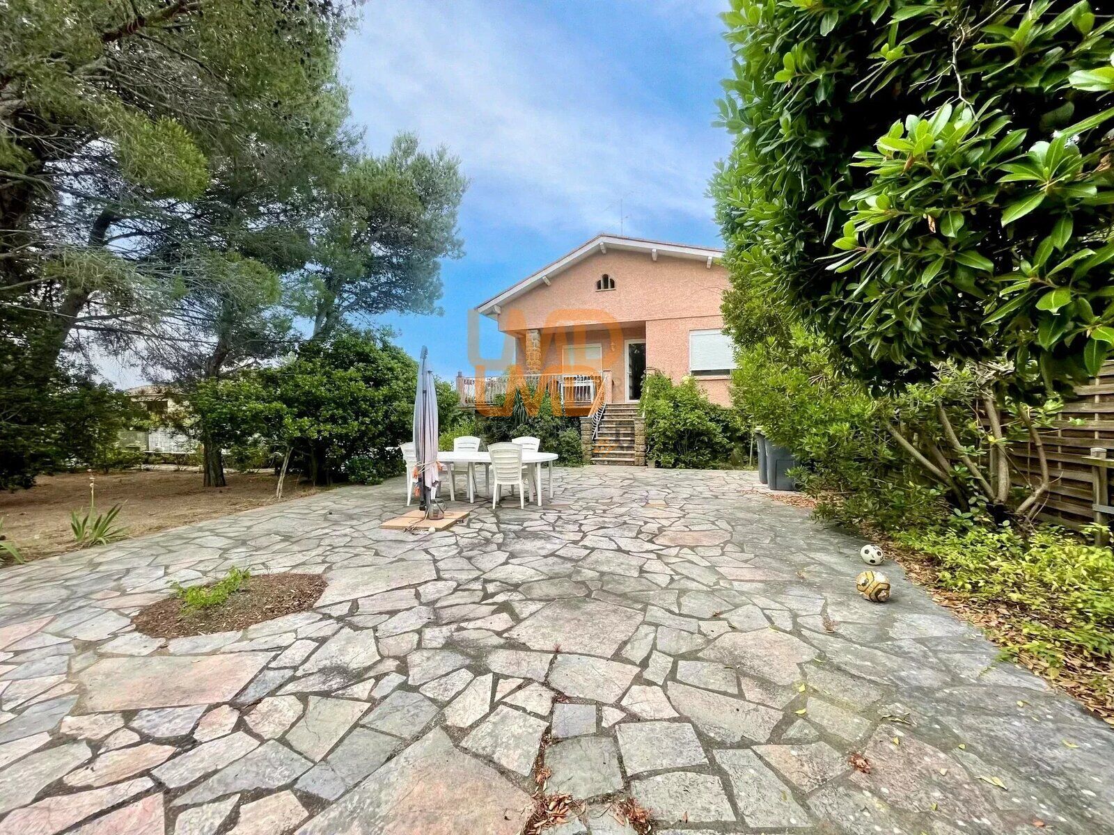 Élégante villa 176 m², piscine, 3 grands garages, appartement  - ef6ad238-6a97-485a-a6a4-6606cb07487f