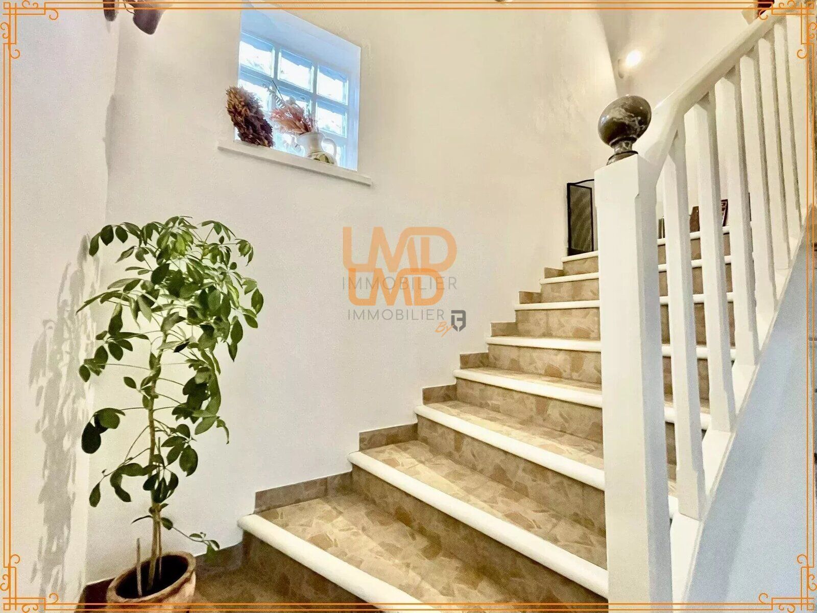 Élégante villa 176 m², piscine, 3 grands garages, appartement  - 053b6a9d-6152-4c67-a2aa-0a635b3799d3