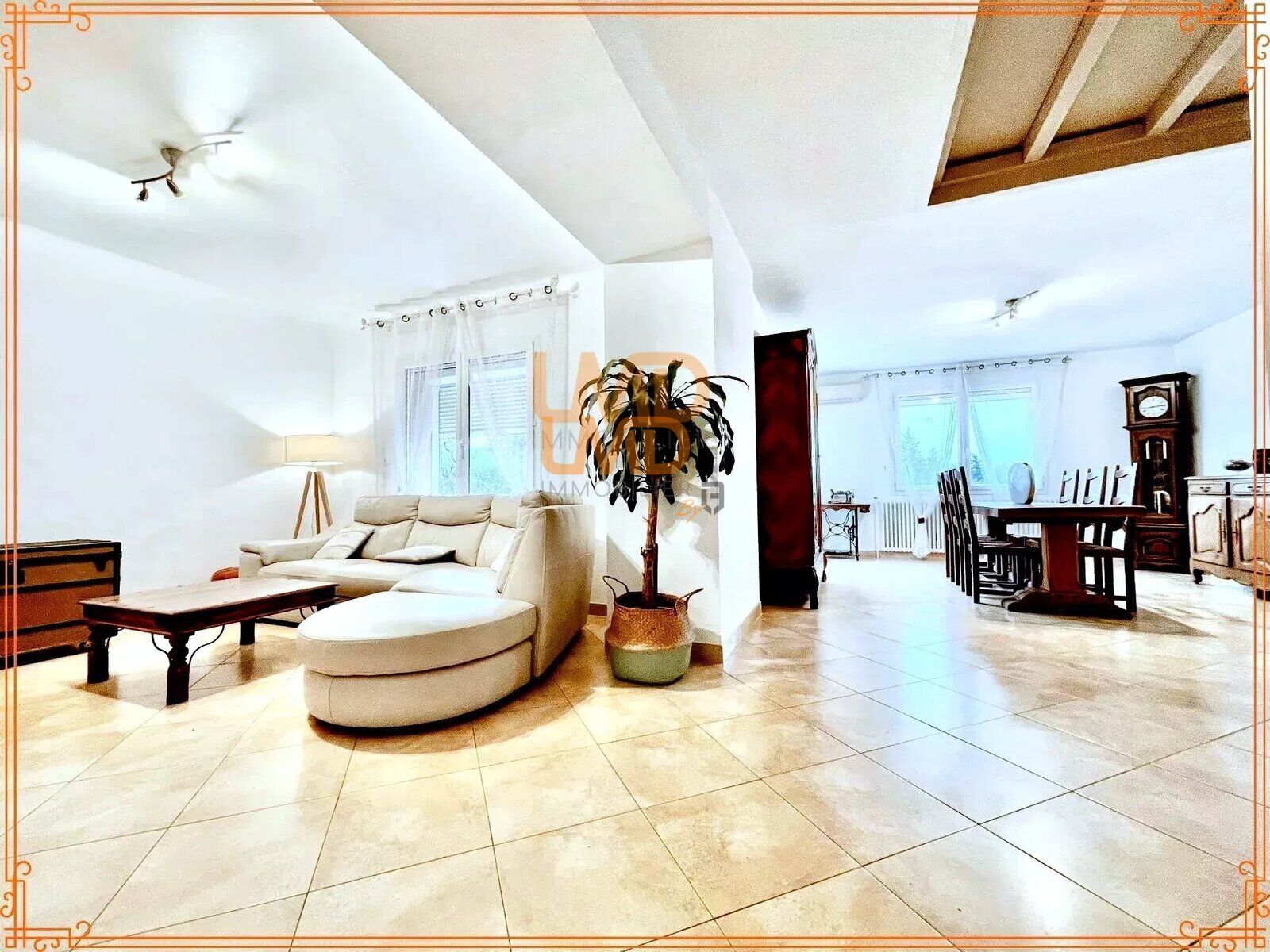 Élégante villa 176 m², piscine, 3 grands garages, appartement  - d824570c-9cb7-4c68-8c40-b015a71d1d14