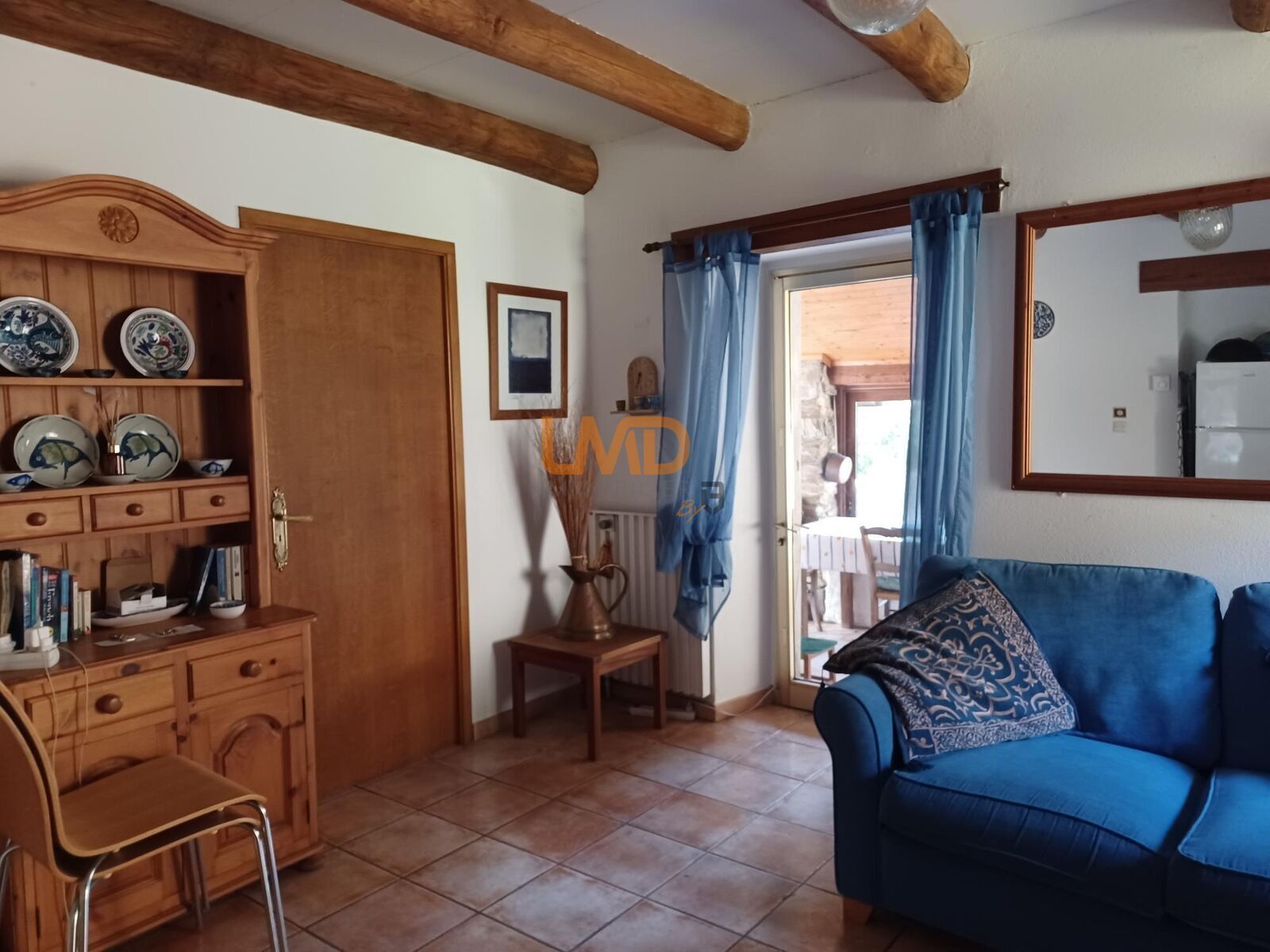 Maison - Terrain de 690 m² - Cadre Enchanteur - Piece de vie acces veranda