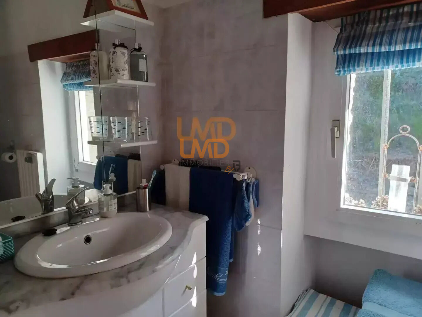 Maison - Terrain de 690 m² - Cadre Enchanteur - Salle deau