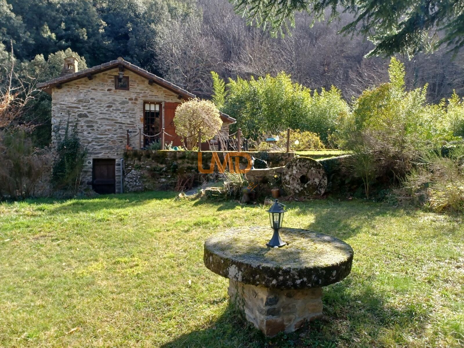 Maison - Terrain de 690 m² - Cadre Enchanteur - Jardin 2