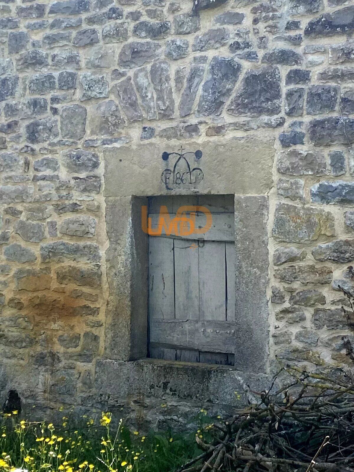 Ancien corps de ferme avec deux maisons en pierre et dépendances - c9250468-d273-4e7f-b26e-b3cfef74d9b2