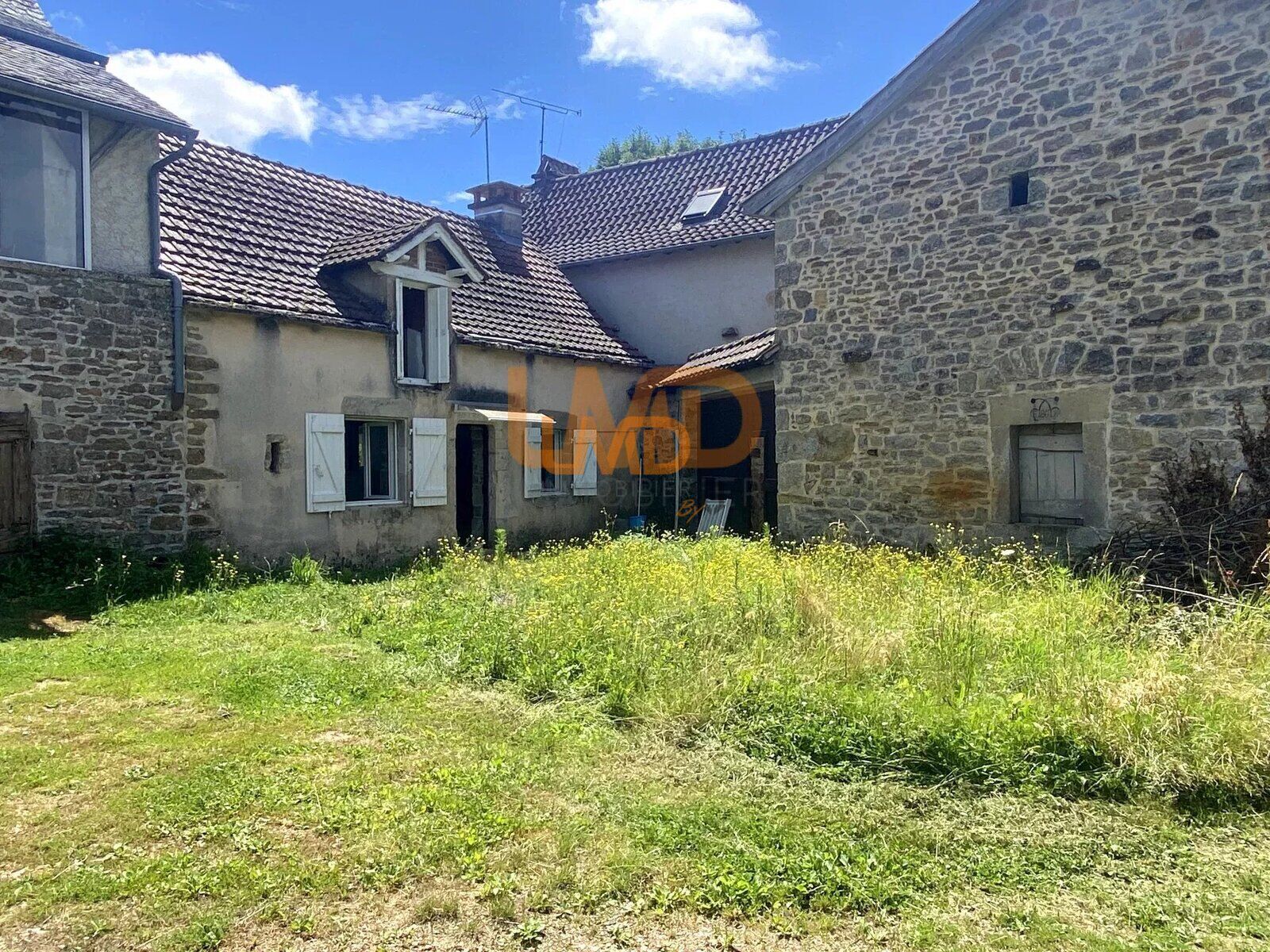 Ancien corps de ferme avec deux maisons en pierre et dépendances - 760c3ec6-f886-41a6-9a13-67189d91bc4c