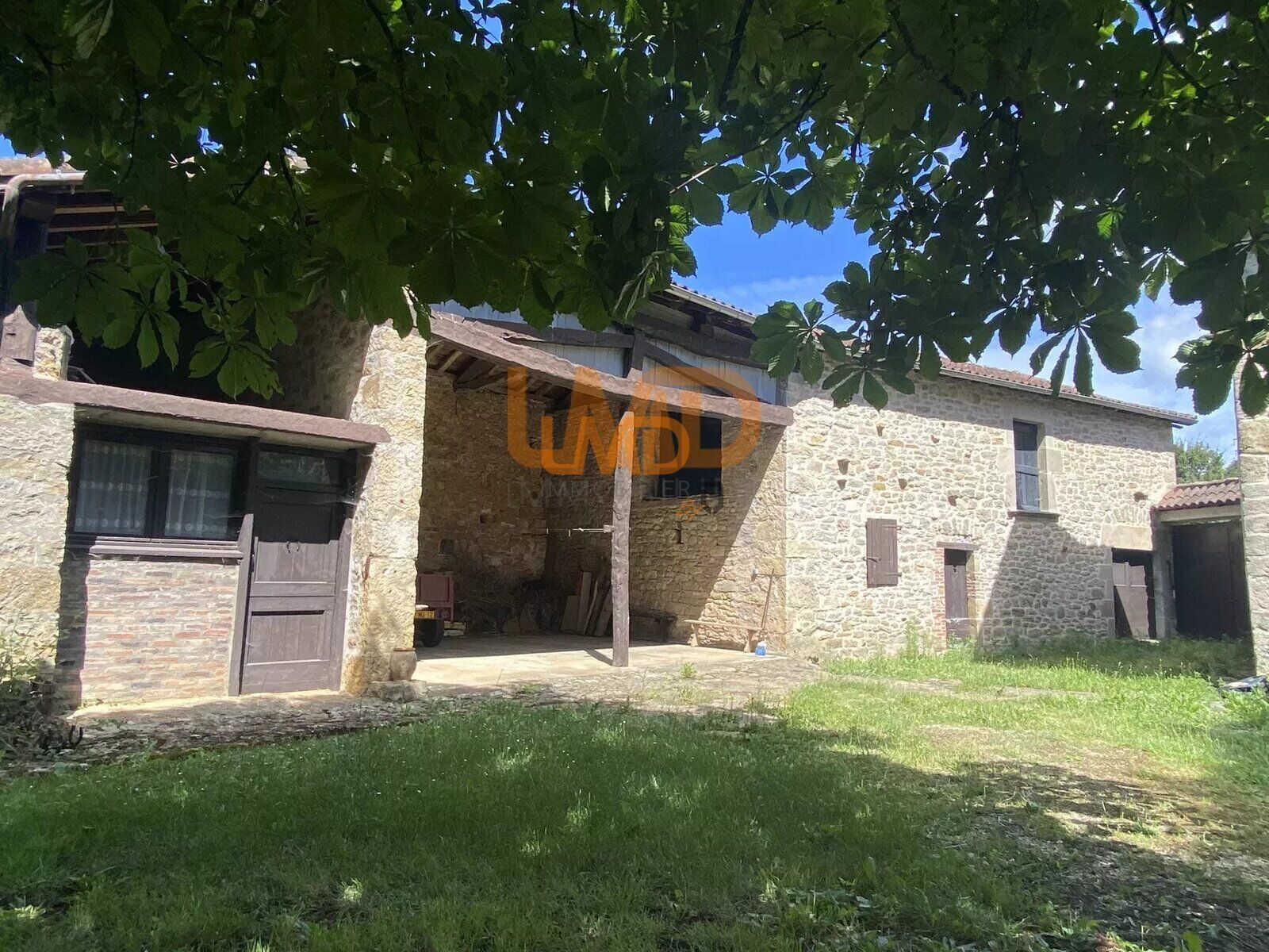 Ancien corps de ferme avec deux maisons en pierre et dépendances - 35a46025-82f8-41cc-8b59-9f3acb5d8d1e