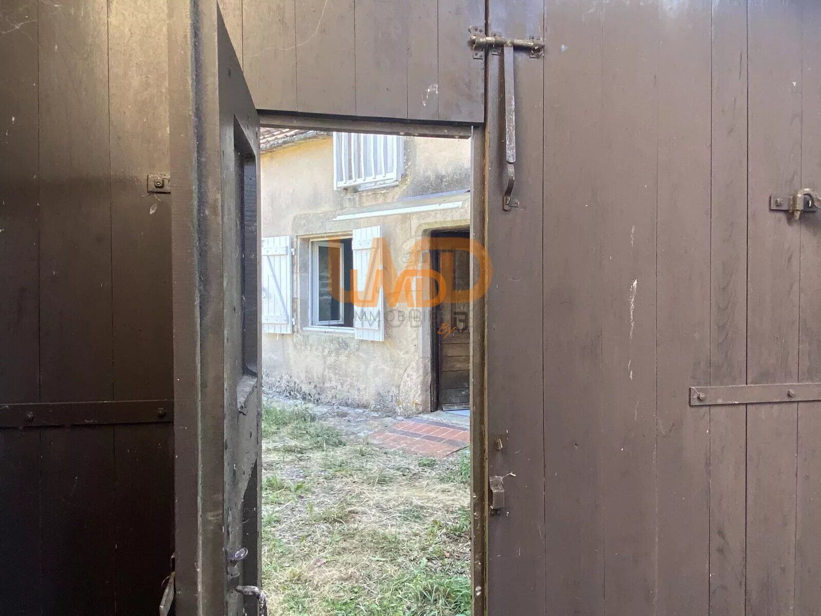 Ancien corps de ferme avec deux maisons en pierre et dépendances - 52091173-e339-4454-8062-48050efd1795