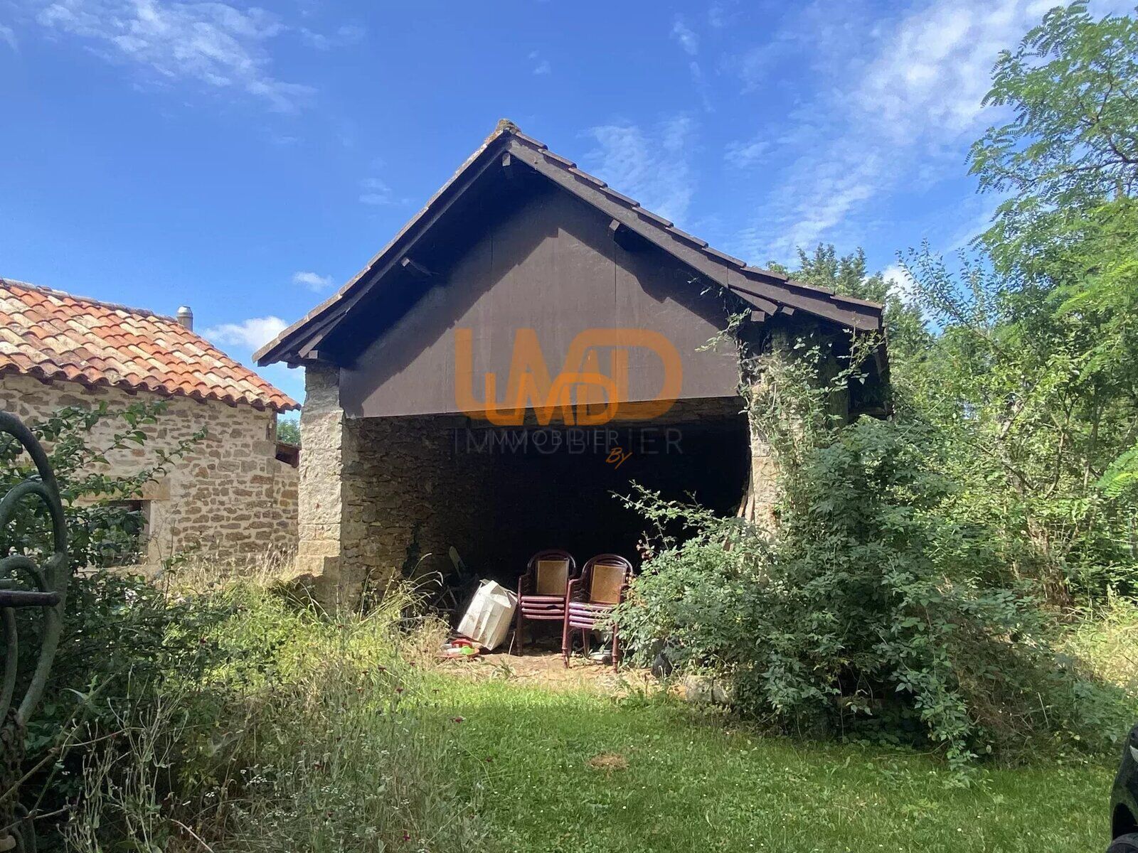 Ancien corps de ferme avec deux maisons en pierre et dépendances - 7f494fdb-5bd9-4f0d-b470-fd674b965e41