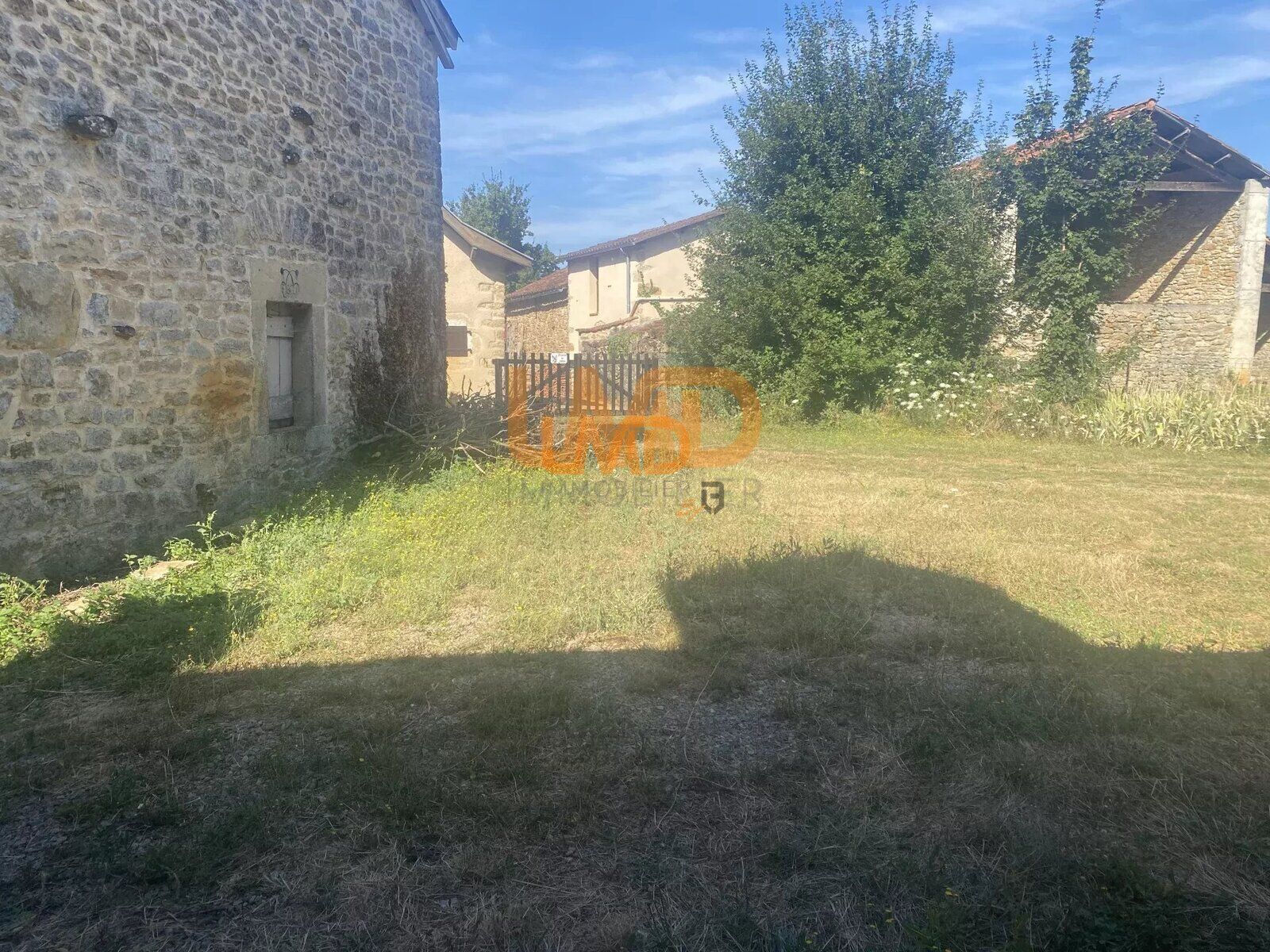 Ancien corps de ferme avec deux maisons en pierre et dépendances - 3573466b-a2c9-491f-9d40-a05171023838