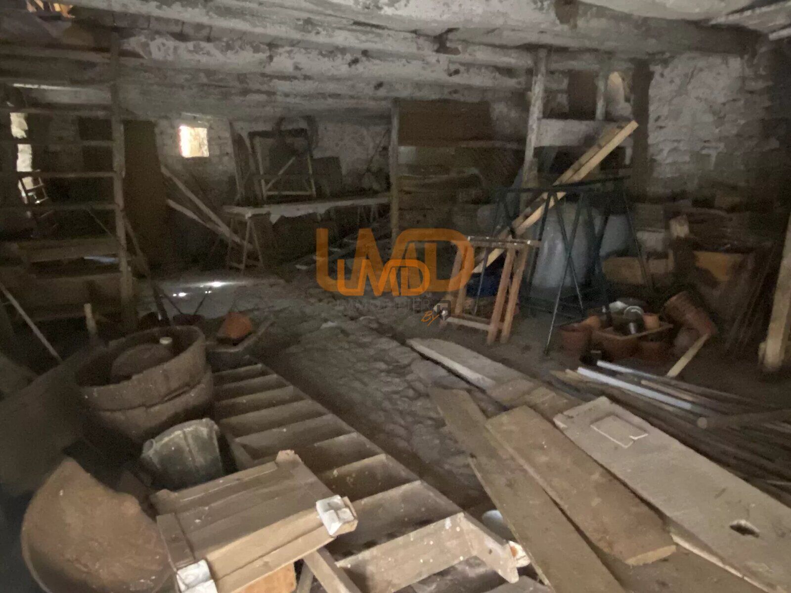 Ancien corps de ferme avec deux maisons en pierre et dépendances - 86a1a52b-6bc2-4cce-b257-f0e39f31c9ba