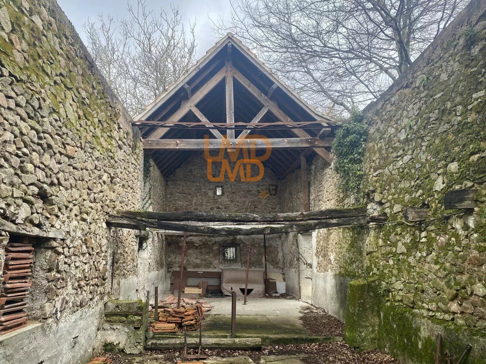 Maison sans vis à vis avec ateliers - f1eb2892-bb86-42ae-a75b-0e300dbc63c8