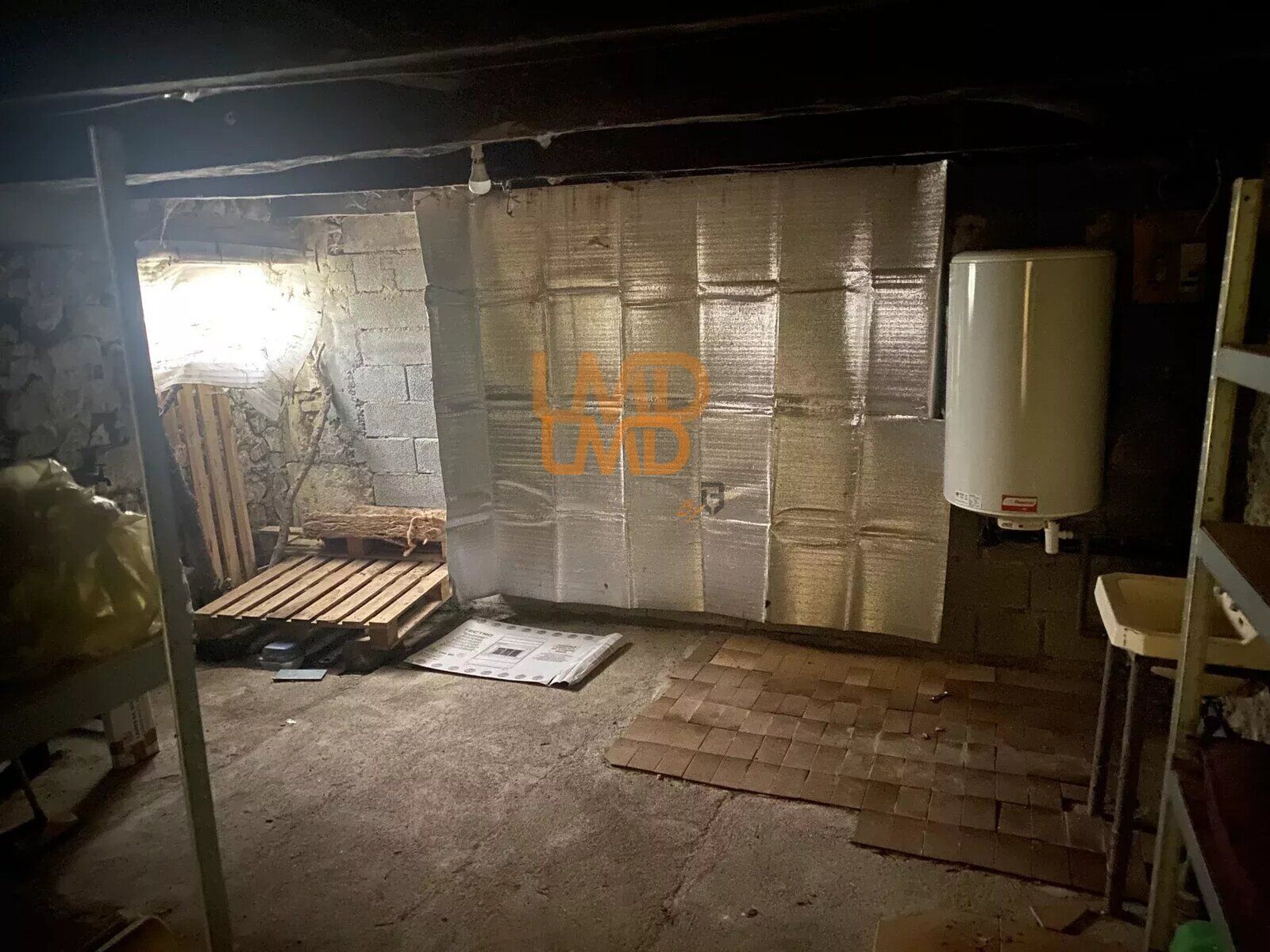 Maison sans vis à vis avec ateliers - 5fa000ee-1b8f-4691-a8ef-9053f6cd2efa