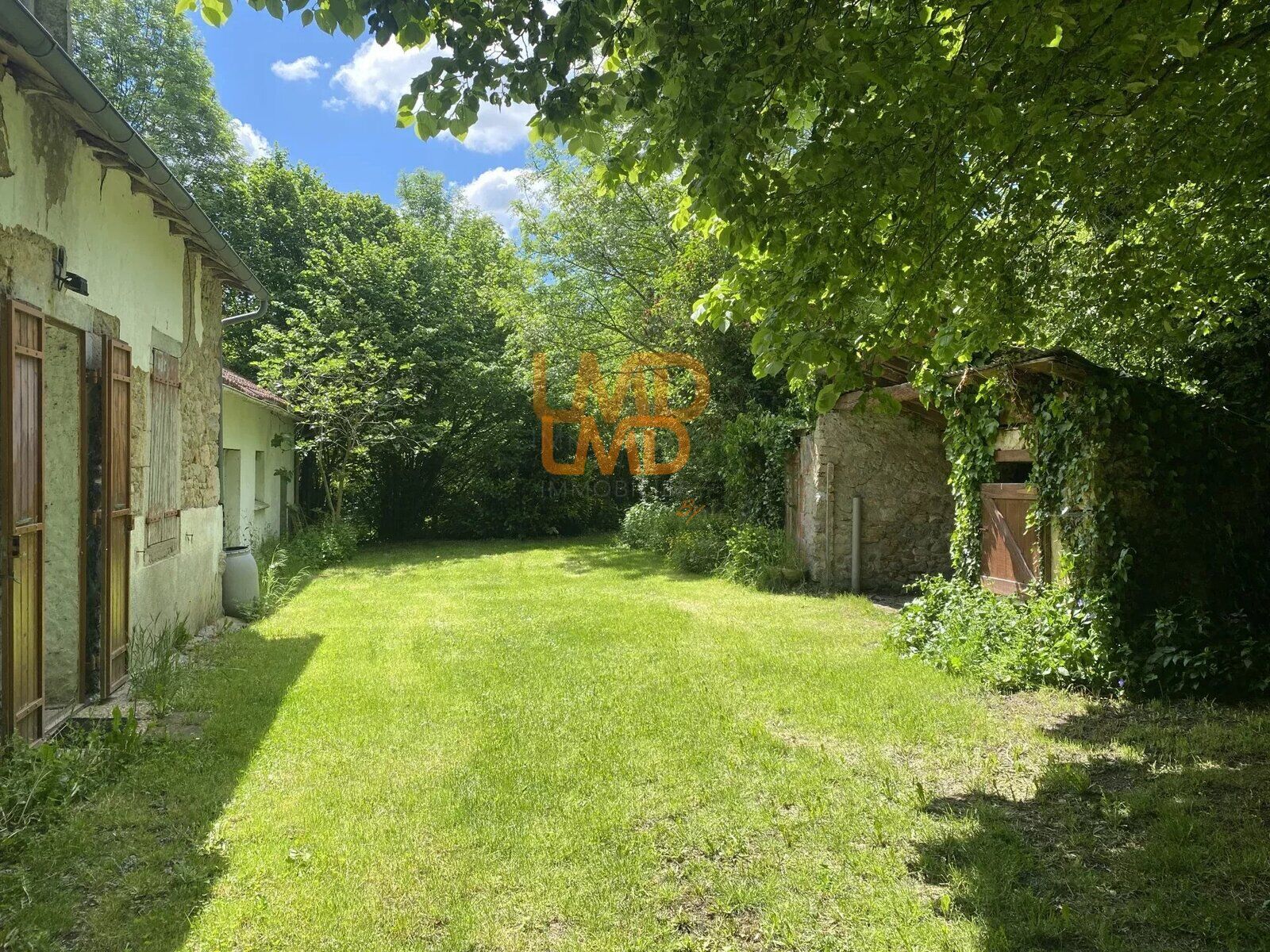 Maison sans vis à vis avec ateliers - 4f2e679f-8e4e-4c0e-b593-96b4e122de50