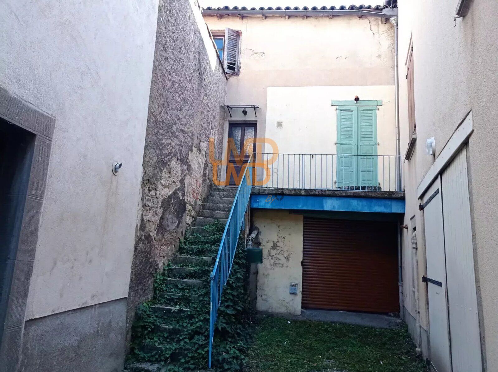 Immeuble composé 2 logements T2 + T4 avec garages à rénover - a2352ca1-fca5-4ec8-95c0-94fe819ccc79