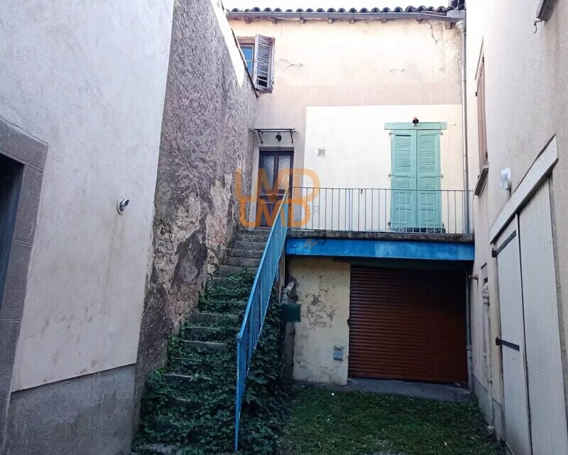 Immeuble composé 2 logements T2 + T4 avec garages à rénover - a2352ca1-fca5-4ec8-95c0-94fe819ccc79