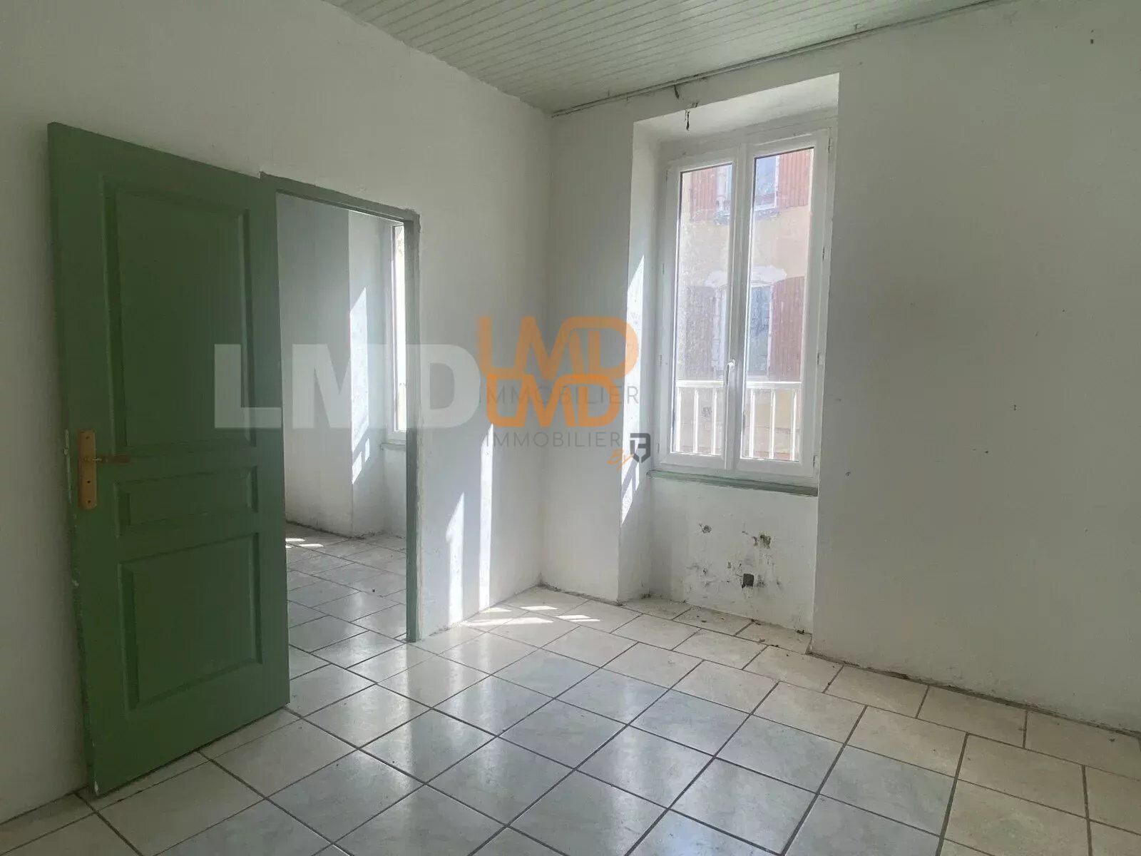 Immeuble composé 2 logements T2 + T4 avec garages à rénover - c968adb2-f16b-4fca-b875-275b3329226e