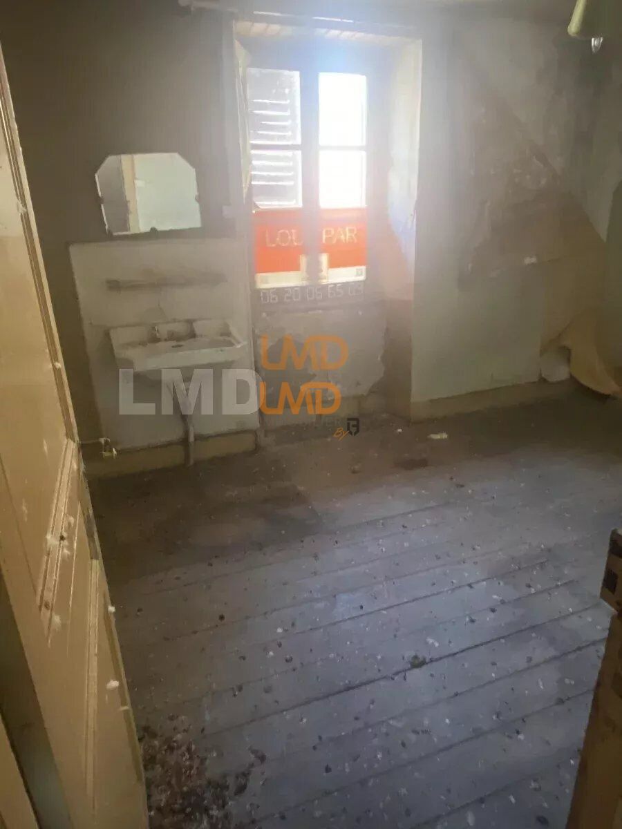 Immeuble composé 2 logements T2 + T4 avec garages à rénover - f2ab5595-b449-4843-97a5-ac754c4e603c