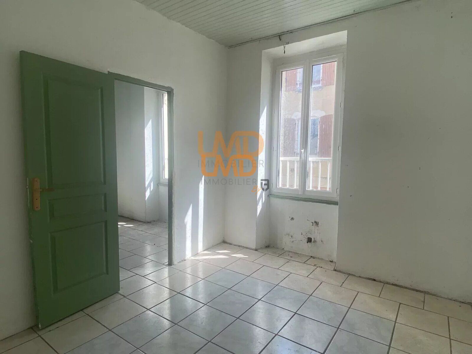 Immeuble composé 2 logements T2 + T4 avec garages à rénover - 9465de08-9f78-4b0c-a85c-8b268b2197f2