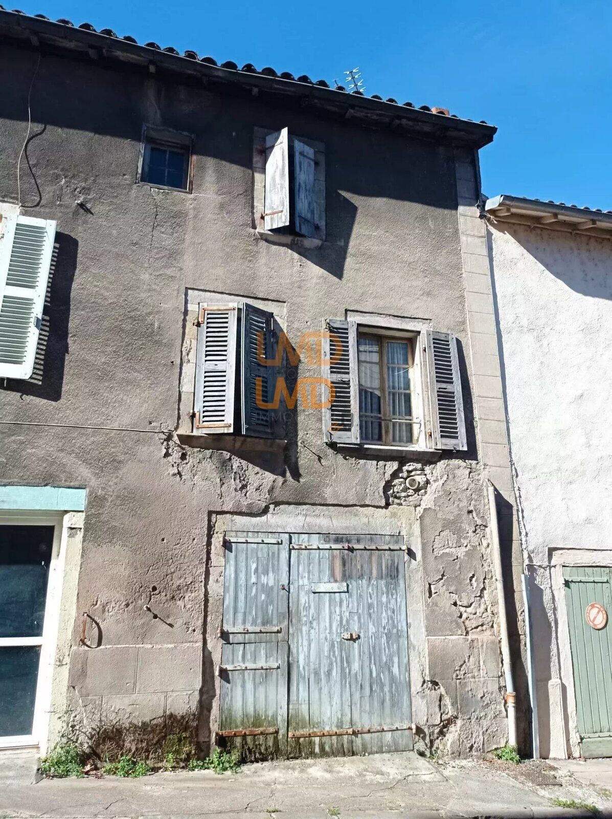 Immeuble composé 2 logements T2 + T4 avec garages à rénover - 320db23a-8c8f-402a-8adc-4a33a85a861a