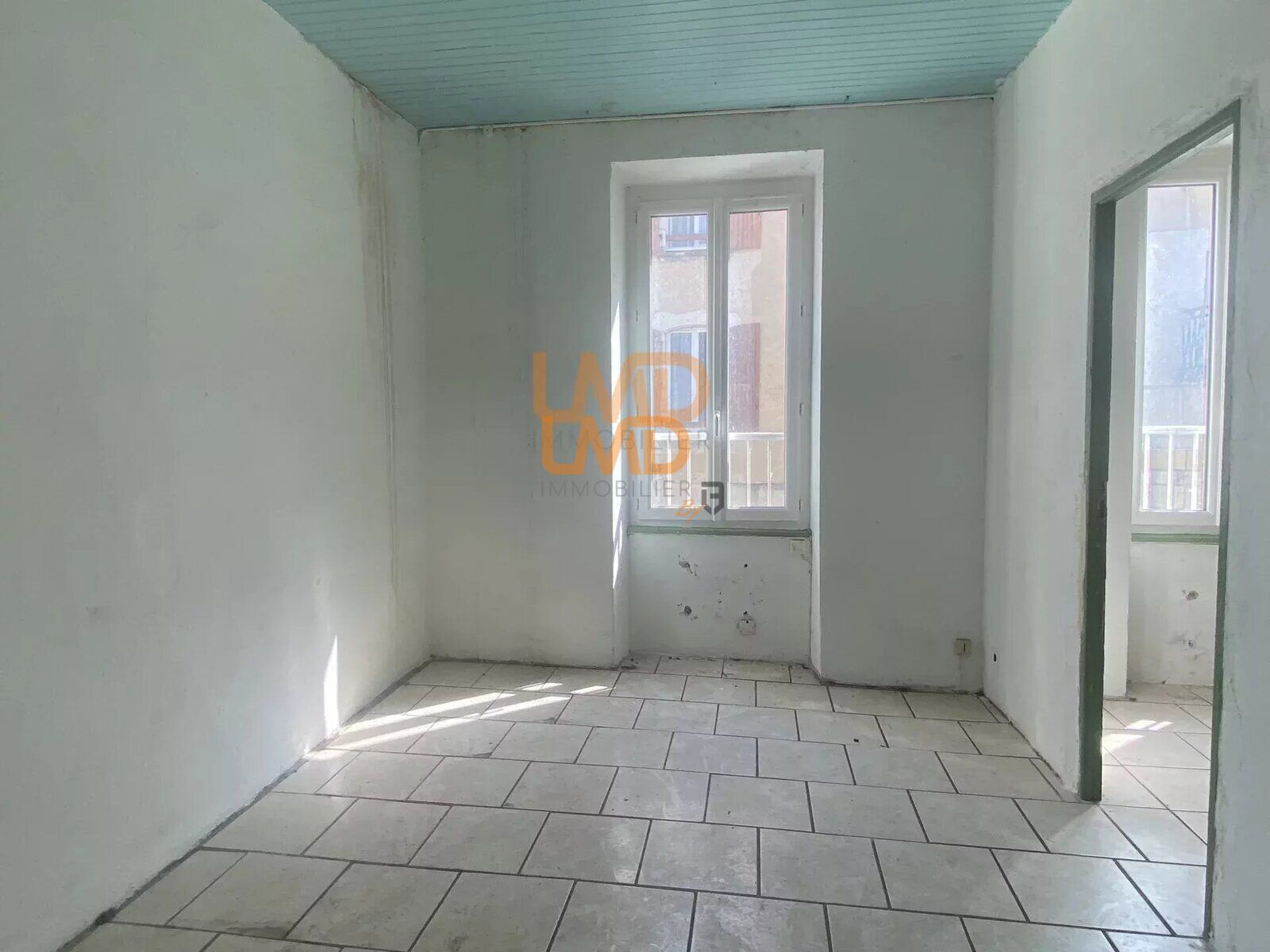 Immeuble composé 2 logements T2 + T4 avec garages à rénover - ce2d8b1d-95be-452e-8793-6241396697ab