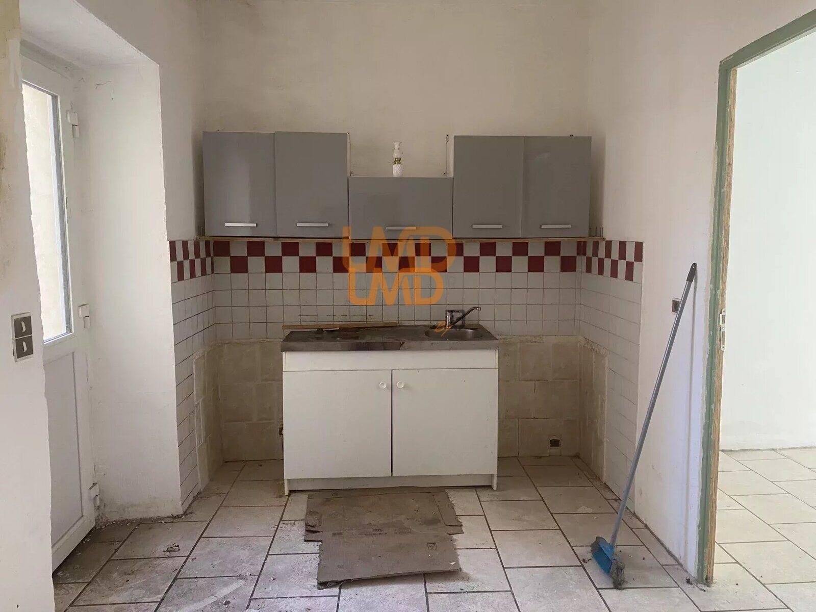 Immeuble composé 2 logements T2 + T4 avec garages à rénover - 0bdabc4c-32fe-4336-a0fa-75f090e169a7