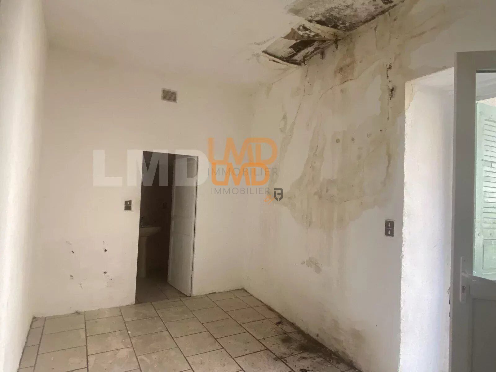 Immeuble composé 2 logements T2 + T4 avec garages à rénover - 5536c31b-a4f6-4f47-a080-c48a113daca3